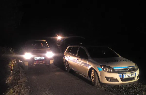 Policisti pravijo, da obstaja velika verjetnost, da nezaklenjena vozila uporabljajo ilegalni prebežniki, ki prečkajo Slovenijo