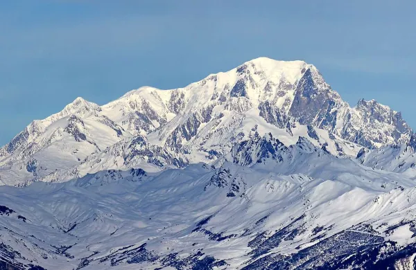 Na Mont Blancu, najvišji evropski gori, so danes našli pet mrtvih francoskih planincev, medtem ko je šesti član ekipe še vedno pogrešan