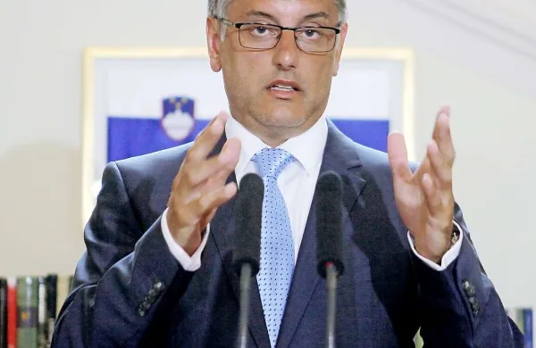 Vodja poslanske skupine SD Matjaž Han je po posvetovanjih pri predsedniku republike Borutu Pahorju sporočil, da bodo v SD verjetno podprli Mira Cerarja na glasovanju za mandatarja