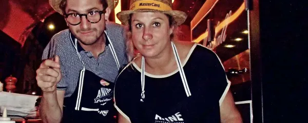 Ana Roš (ob njej Črt Butul) bo konec tedna v Portorožu ponujala ulično prehrano