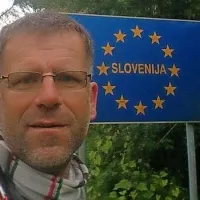 Huw Kingston s kajakom, kolesom in peš na dobrodelni poti