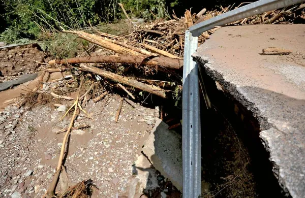 Zaradi velike količine padavin Geološki zavod Slovenije obvešča prebivalstvo na severozahodu Slovenije in na vzhodnem delu osrednje in južne Slovenije o povečani verjetnosti pojavljanja zemeljskih plazov