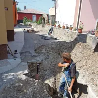 Delavci te dni urejajo zadnje hišne priključke na vodovod