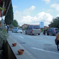 Te dni naj bi na grobo asfaltirali trg in slemensko cesto ter ljudi odrešili goltanja prahu