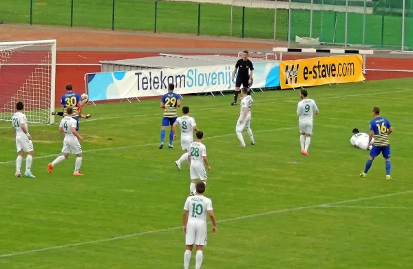Nogometaši Zavrča so v tekmi 5. kroga Prve lige Telekom Slovenije premagali Luko Koper z 1:0 (0:0)