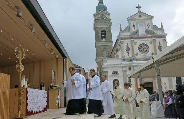 Maša ob prazniku Marijinega vnebovzetja