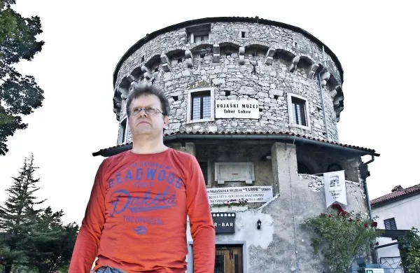Srečko Rože ima v Lokvi zasebni vojaški muzej že 20 let