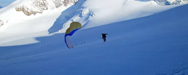 Za aklimatizacijo so se člani odprave povzpeli in poleteli z gorskega masiva Monte Rosa