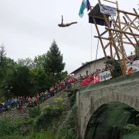 Eni na stopničke, drugi v zakonski stan