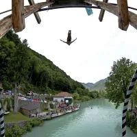 Množica si je ogledala dih jemajoče skoke