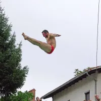 Eni na stopničke, drugi v zakonski stan
