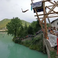 Eni na stopničke, drugi v zakonski stan