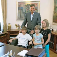 Gneča v uradu predsednika republike