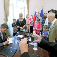 Gneča v uradu predsednika republike