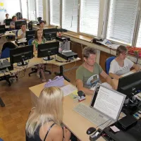 Mladi pridobivajo podjetniške veščine, svoje ideje v skupini pa tudi predebatirajo 