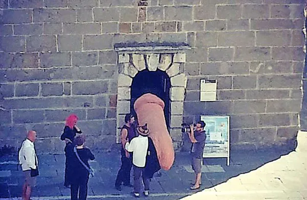 Na Titovem trgu je bil danes trimeterski penis Kopergrounda 2014