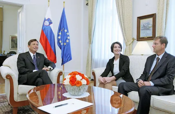 Predsednik republike Borut Pahor je podpisal predlog kandidature predsednika SMC Mira Cerarja za predsednika vlade