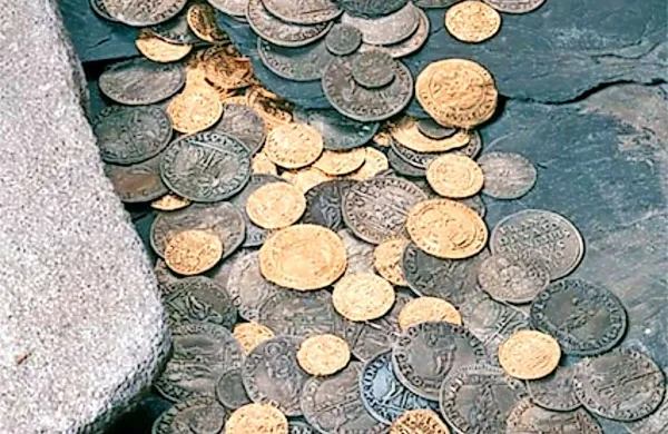 Zakladna najdba novcev iz Češnjic v Tuhinjski dolini, med 
letoma 1554 in 1560