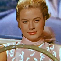 Grace Kelly “ima obraz teleta in če ne bi bila tako fotogenična, se na ulici nihče ne bi ozrl zanjo”, je znani britanski modni fotograf Cecil Beaton  zapisal v svoj dnevnik
