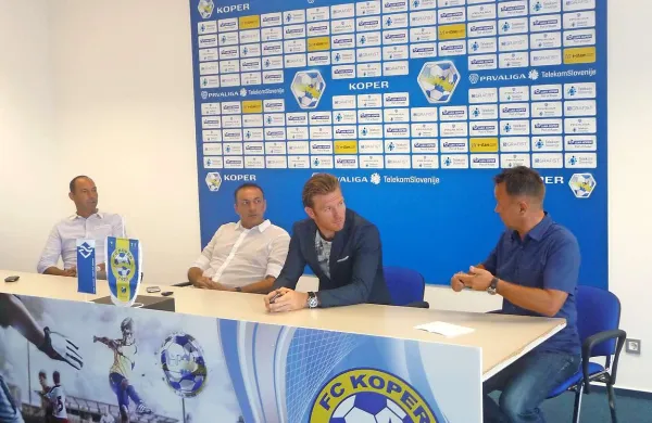 Z leve: odhajajoči športni direktor Andrej Poljšak, predsednik Ante Guberac, novi šef stroke Matej Mavrič in tiskovni predstavnik Dean Jelačin