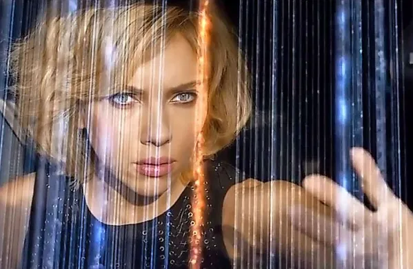 Scarlett Johansson v filmu Lucy Luca Bessona