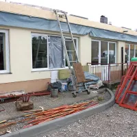 Včeraj so delavci  hiteli z zamenjavo oken