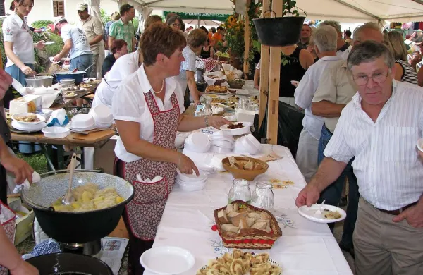 Tako so se mize šibile od dobrot na lanski Mali južni  