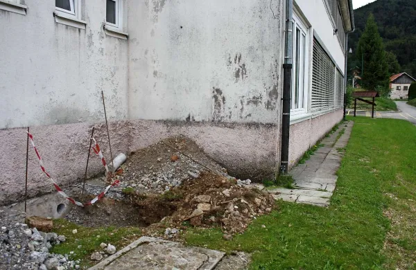  Sedanja ekspresna sanacija v šoli predvideva le ureditev prezračevanja kanalizacije in zemljine pod telovadnico