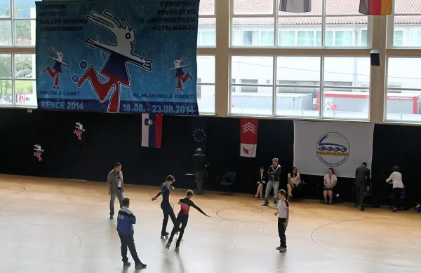 Na otvoritveni dan EP so se tekmovalci iz 13 držav pred ostrimi očmi sodnikov pomerili v obveznih likih