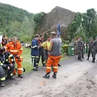Gasilcem so priskočili na pomoč tudi vojaki