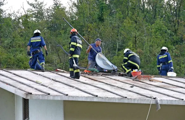 Vrtinec je v dveh minutah razdejal Mahniče