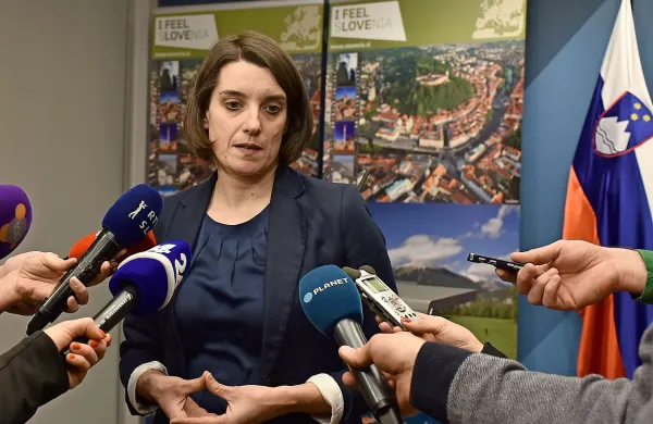 Potencialne partnerice prihodnji teden čaka še piljenje posameznih vsebin koalicijskega sporazuma po področjih, je povedala vodja poslanske skupine SMC Simona Kustec Lipicer 