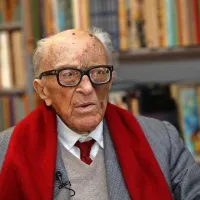 Boris Pahor je ekipo Muzeja novejše zgodovine Slovenije sprejel  v svoji  knjižni sobi v Kulturnem domu na Proseku