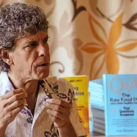 Don Bennett: “Nekateri menijo, da je neverjetno, da kdo odpravi diabetes, astmo, raka ali bolezni  srca. Jaz pa menim, da to ni nič nenavadnega, če le damo telesu, kar potrebuje. Bolj neverjetno se mi zdi, da ljudje kadijo, pijejo alkohol in jedo