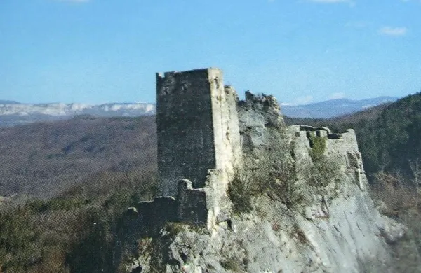 Tisočletni grad Petrapilosa nad reko Bračano v hrvaški Istri bodo obnovili