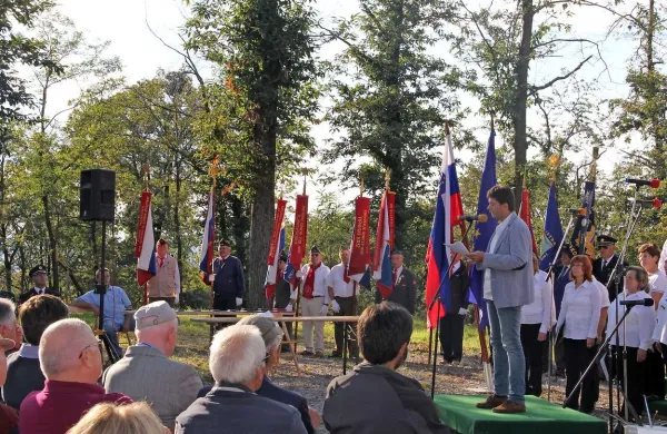Na včerajšnji prireditvi Območnega združenja borcev za vrednote NOB Sežana je bil slavnostni govornik profesor zgodovine Borut Klabjan  
