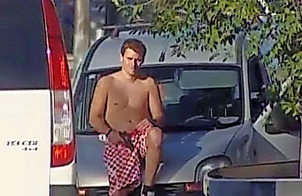 Hrvaška policija je v ponedeljek na Jadranski magistrali pri Vodicah nedaleč od Šibenika prijela 22-letnega Ivana Makijenka