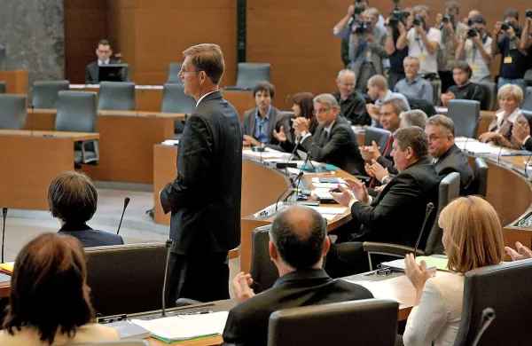Ministrom nove vlade naj bi v državnem zboru ploskali sredi septembra 