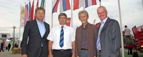Včerajšnja Agra je bila vinarsko obarvana (z leve): Silvan Peršolja (VK Goriška Brda), Marjan 
Colja (Vinakras), Dušan Brejc in Nevijo Pucer (Vinakoper)