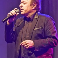 Alfi Nipič je kljub 50-letnemu glasbenemu stažu dokazal, da še ni  za v pokoj