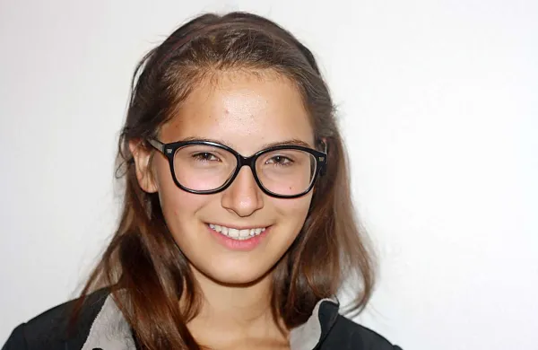  Marjeta Mavri, 15-letnica, ki je napisala 422 strani obsegajočo povest
