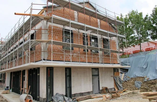 Razen z brežino delavci na Dobrovem nimajo težav pri gradnji zdravstvene postaje 