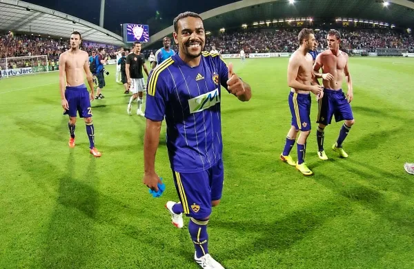 “Življenje se mi je spremenilo, ko sem prispel v Maribor, moje srce je v Mariboru. In vsi igralci in klub si zaslužijo to igranje v ligi prvakov,” je dejal Marcos Tavares.