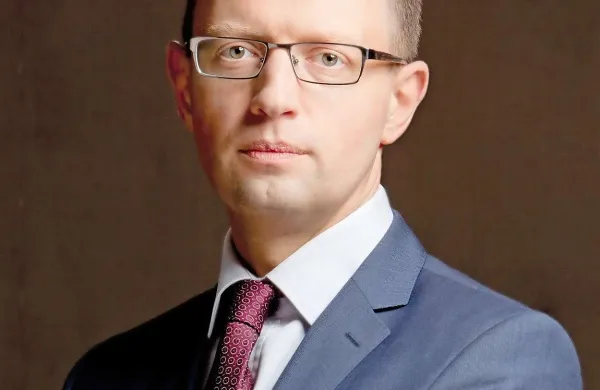 Ukrajinski premier Arsenij Jacenjuk je danes izjavil, da Ukrajina od Nata pričakuje “praktično pomoč”