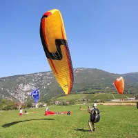 Dež je bil nad Lijakom dober le za to, da se je trava  na vzletišču zarasla