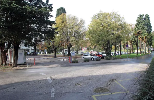 Na zemljiščih nekdanje tržnice Kaštel naj bi v prihodnje zrasla garažna hiša  in poslovno-trgovski objekt