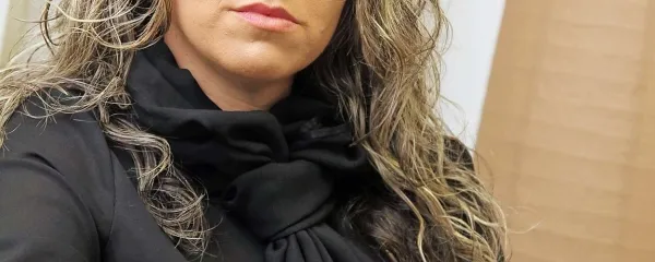“Soočamo se z izgubo socialne varnosti. Varni načini zaposlovanja so izginili.  Poiskati je treba nove priložnosti, kar nas žene k večji kreativnosti, inovativnosti, pridobivanju novih znanj. To so pozitivni vplivi krize.”