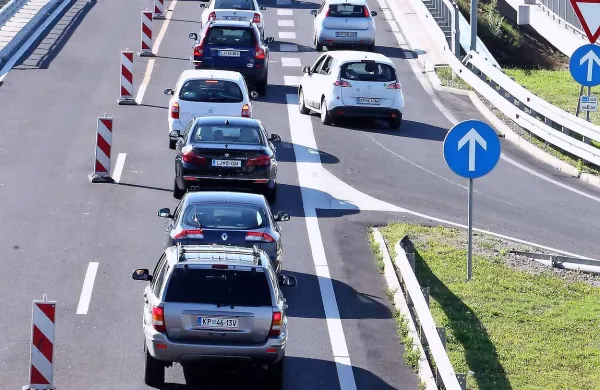 Na nekaterih  slovenskih cestah so gneče in zastoji
