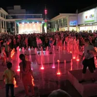 Nad novo “disko” fontano so bili zelo navdušeni otroci, ki so jo v trenutku spremenili v vodno igralnico