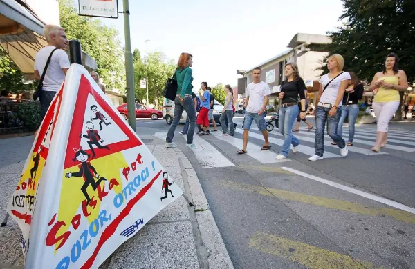 V ponedeljek bo ob šolah znova živahno 